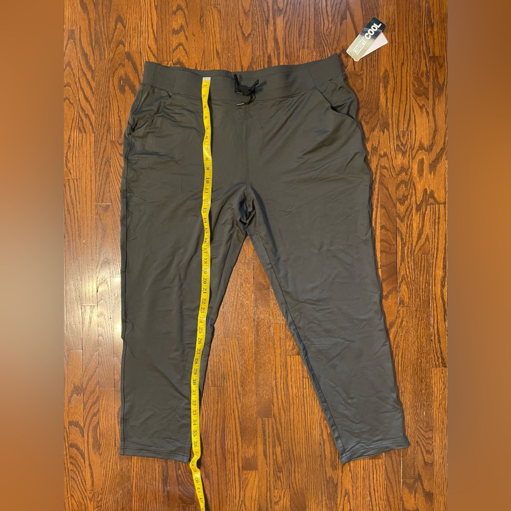 32 Degrees active loose fit pants.  Size xL.